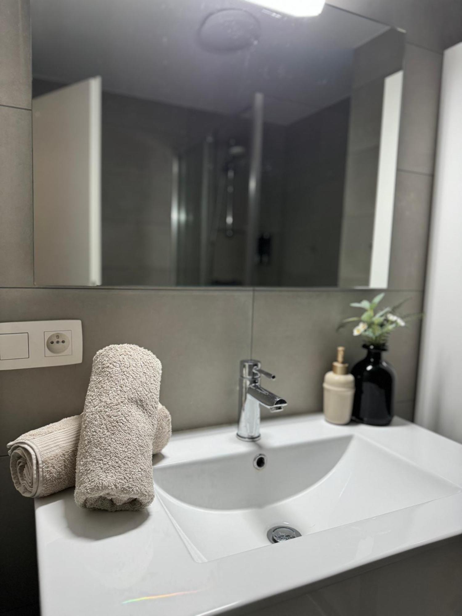 Liege Luxe & Jacuzzi Sous Les Etoiles Leilighet Saint-Nicolas  Eksteriør bilde